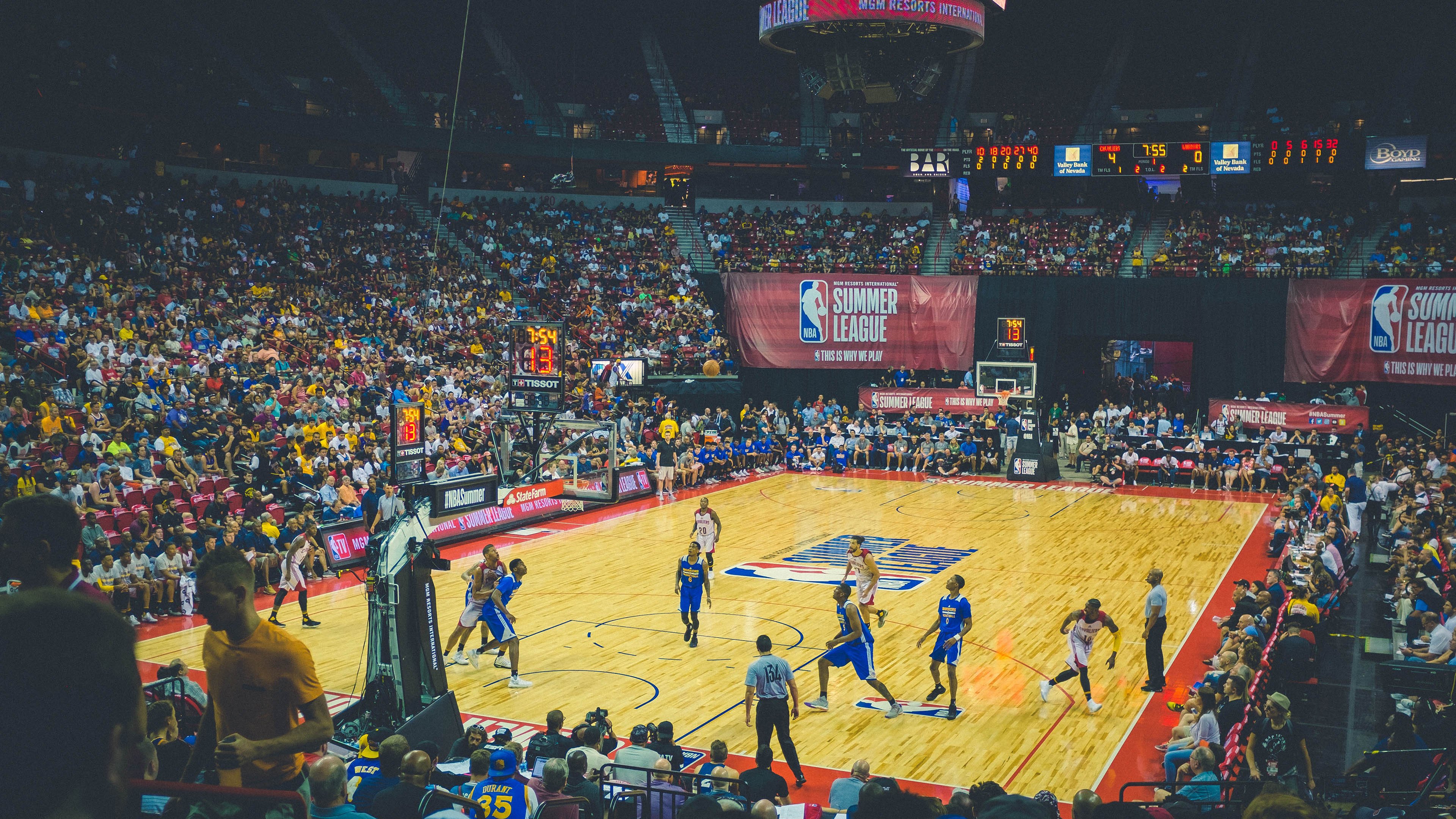 史上最惊艳的突破：斯托亚科维奇在对阵雷霆的比赛中篮下强攻得分！