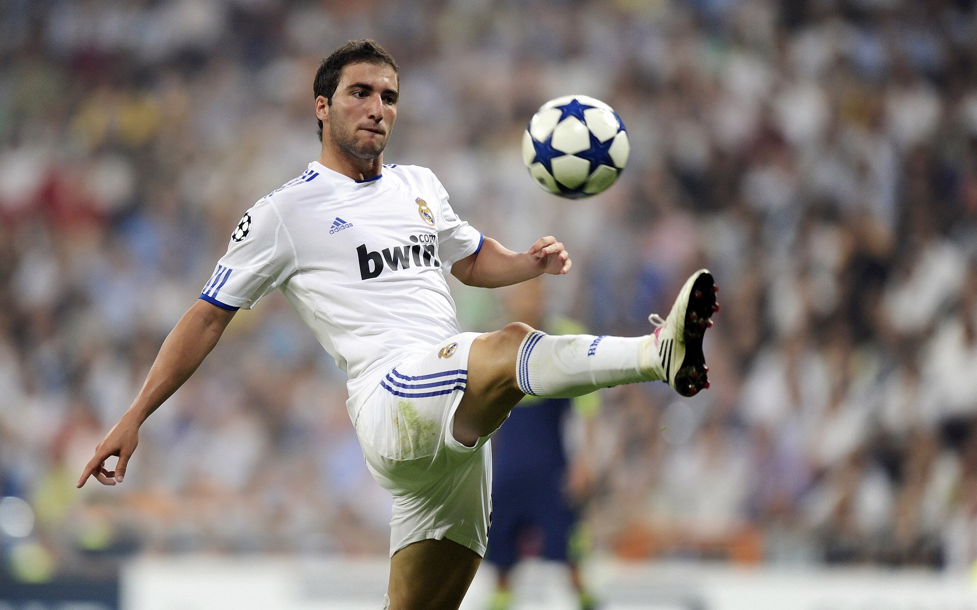 恒大对阵韩国球队，争夺决赛席位，恒大踢得过日本韩国国家队吗